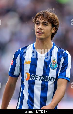 Dragon Stadium, Oporto, Portogallo. 18 aprile 2025. Nella foto da sinistra a destra, Rodrigo Mora al FC Porto vs FC Famalicao - Portogallo Betclic League 2024/25 - Campionato - Matchday 30. Crediti: Victor Sousa/Alamy Live News Foto Stock