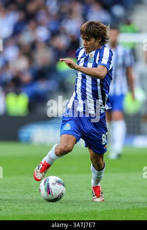 Dragon Stadium, Oporto, Portogallo. 18 aprile 2025. Nella foto da sinistra a destra, Rodrigo Mora al FC Porto vs FC Famalicao - Portogallo Betclic League 2024/25 - Campionato - Matchday 30. Crediti: Victor Sousa/Alamy Live News Foto Stock