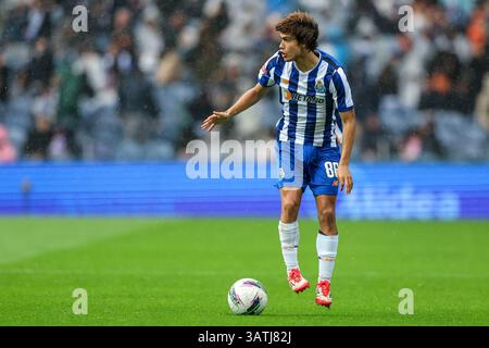 Dragon Stadium, Oporto, Portogallo. 18 aprile 2025. Nella foto da sinistra a destra, Rodrigo Mora al FC Porto vs FC Famalicao - Portogallo Betclic League 2024/25 - Campionato - Matchday 30. Crediti: Victor Sousa/Alamy Live News Foto Stock