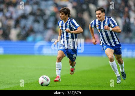 Dragon Stadium, Oporto, Portogallo. 18 aprile 2025. Nella foto da sinistra a destra, Rodrigo Mora al FC Porto vs FC Famalicao - Portogallo Betclic League 2024/25 - Campionato - Matchday 30. Crediti: Victor Sousa/Alamy Live News Foto Stock