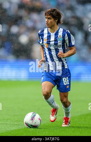 Dragon Stadium, Oporto, Portogallo. 18 aprile 2025. Nella foto da sinistra a destra, Rodrigo Mora al FC Porto vs FC Famalicao - Portogallo Betclic League 2024/25 - Campionato - Matchday 30. Crediti: Victor Sousa/Alamy Live News Foto Stock