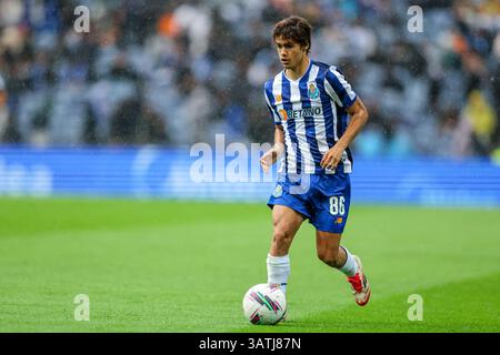 Dragon Stadium, Oporto, Portogallo. 18 aprile 2025. Nella foto da sinistra a destra, Rodrigo Mora al FC Porto vs FC Famalicao - Portogallo Betclic League 2024/25 - Campionato - Matchday 30. Crediti: Victor Sousa/Alamy Live News Foto Stock
