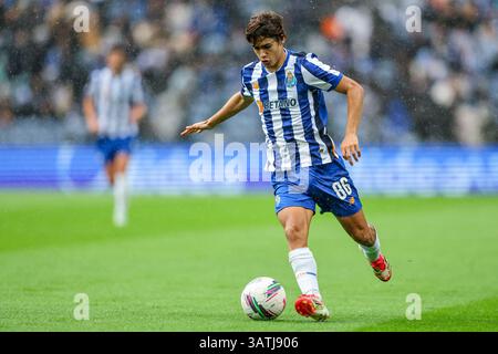 Dragon Stadium, Oporto, Portogallo. 18 aprile 2025. Nella foto da sinistra a destra, Rodrigo Mora al FC Porto vs FC Famalicao - Portogallo Betclic League 2024/25 - Campionato - Matchday 30. Crediti: Victor Sousa/Alamy Live News Foto Stock