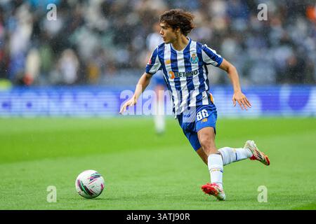 Dragon Stadium, Oporto, Portogallo. 18 aprile 2025. Nella foto da sinistra a destra, Rodrigo Mora al FC Porto vs FC Famalicao - Portogallo Betclic League 2024/25 - Campionato - Matchday 30. Crediti: Victor Sousa/Alamy Live News Foto Stock
