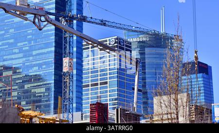Varsavia, Polonia. 28 marzo 2025. Costruzione di un moderno quartiere verde e multifunzionale di Wola. Towarowa 22 è un progetto di formazione urbana attuato . Foto Stock