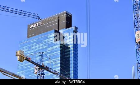 Varsavia, Polonia. 28 marzo 2025. Costruzione di un moderno quartiere verde e multifunzionale di Wola. Towarowa 22 è un progetto di formazione urbana attuato . Foto Stock