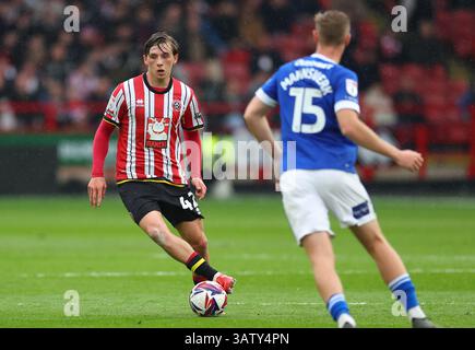 Sheffield, Inghilterra, 18 aprile 2025. Sydie Peck dello Sheffield United durante il match tra Sheffield United e Cardiff City Sky Bet Championship a Bramall Lane, Sheffield. Il credito immagine dovrebbe essere: Simon Bellis / Sportimage Foto Stock