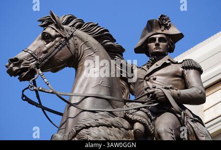 Primo piano del Virginia Washington Monument, monumento equestre del presidente americano George Washington, presso il Campidoglio della Virginia, Richmond Foto Stock