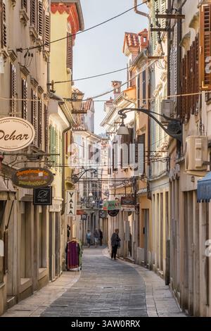 Pittoresche stradine della città vecchia di Capodistria in Slovenia. Foto Stock