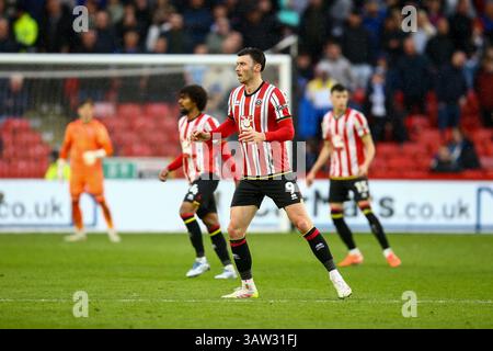 Bramall Lane, Sheffield, Inghilterra - 18 aprile 2025 Kieffer Moore (9) dello Sheffield United - durante la partita Sheffield United contro Cardiff City, EFL Championship, 2024/25, Bramall Lane, Sheffield, Inghilterra - 18 aprile 2025 credito: Arthur Haigh/WhiteRosePhotos/Alamy Live News Foto Stock