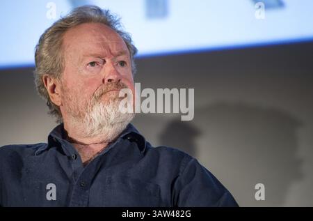 19 agosto 2015 - la Caâ€“Ada Flintridge, California, Stati Uniti d'America - il regista Ridley Scott partecipa a una sessione di domande e risposte su Marte e sul film di prossima uscita ''The Martian'' con l'attore Matt Damon allo United Artist Theater 19 agosto 2015 a la Caâ€“ada Flintridge, California. (Immagine di credito: © Bill Ingalls/NASA/ZUMAPRESS.com) Foto Stock