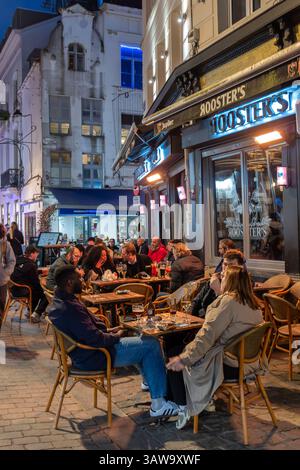 Esterno del bar di notte, Belgio, Bruxelles Foto Stock