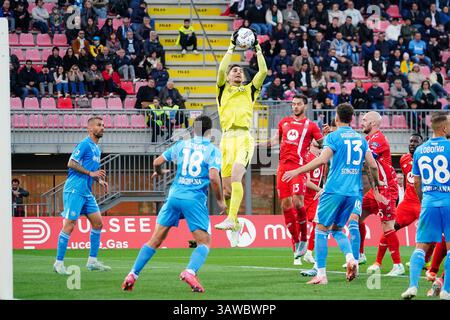 Monza, Italie. 19 aprile 2025. Alex Meret (SSC Napoli) durante la partita di campionato italiano di serie A tra AC Monza e SSC Napoli del 19 aprile 2025 allo stadio U-Power di Monza, Italia - Photo Morgese-Rossini/DPPI Credit: DPPI Media/Alamy Live News Foto Stock