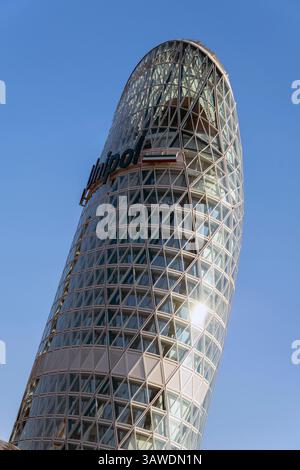Como, Italia - 4 aprile 2025: Torre Unipol nella città di Milano. Foto Stock