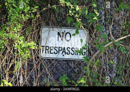 Nessun segno sconfinamenti sulla recinzione Foto Stock