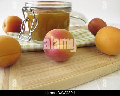La marmellata di albicocca fatta in casa Foto Stock