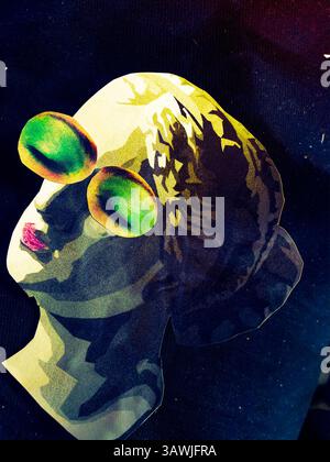 Collage concettuale di una donna a occhi chiusi Foto Stock