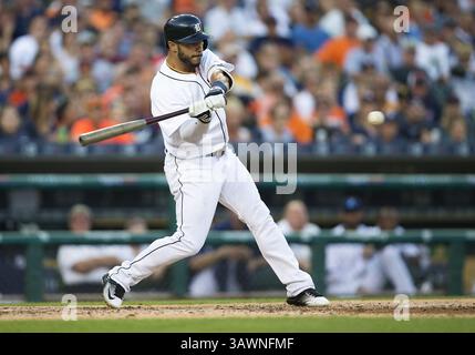3 agosto 2016: L'interbase dei Detroit Tigers Mike Aviles (14) in battuta durante la partita MLB tra i Chicago White Sox e i Detroit Tigers al Comerica Park di Detroit, Michigan. I Tigers sconfissero i White Sox 2-1. John Mersits/CSM(immagine di credito: &Copy; John Mersits/Cal Sport Media via cavo ZUMA) Foto Stock