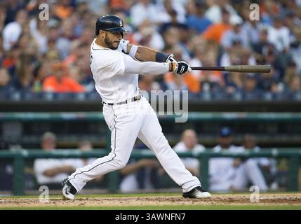 3 agosto 2016: L'interbase dei Detroit Tigers Mike Aviles (14) in battuta durante la partita MLB tra i Chicago White Sox e i Detroit Tigers al Comerica Park di Detroit, Michigan. I Tigers sconfissero i White Sox 2-1. John Mersits/CSM(immagine di credito: &Copy; John Mersits/Cal Sport Media via cavo ZUMA) Foto Stock