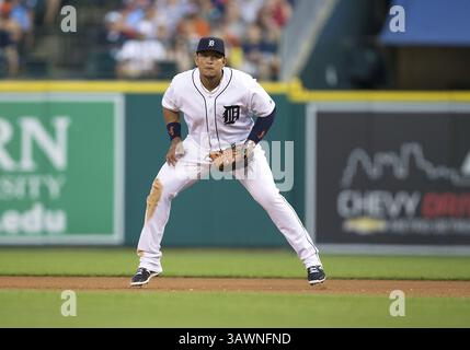 3 agosto 2016: Miguel Cabrera, prima base dei Detroit Tigers (24) durante la partita della MLB tra i Chicago White Sox e i Detroit Tigers al Comerica Park di Detroit, Michigan. I Tigers sconfissero i White Sox 2-1. John Mersits/CSM(immagine di credito: &Copy; John Mersits/Cal Sport Media via cavo ZUMA) Foto Stock