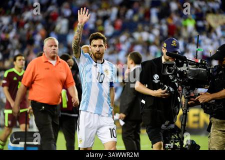 Sabato 18 giugno 2016: L'attaccante argentino Lionel messi (10) lascia il campo dopo la partita di calcio dei quarti di finale di Copa America Centenario tra Argentina e Venezuela tenutasi al Gillette Stadium di Foxborough, Massachusetts. L'Argentina sconfigge il Venezuela 4-1. Eric Canha/CSM(immagine di credito: © Eric Canha/CSM tramite filo ZUMA) Foto Stock
