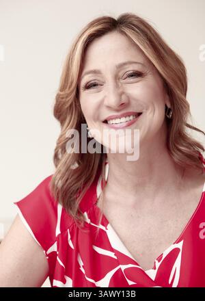 21 maggio 2014 - Culver City, California, Stati Uniti - EDIE FALCO promuove "Nurse Jackie". Edith 'Edie' Falco (New York, 5 luglio 1963) è un'attrice televisiva, cinematografica e teatrale statunitense, nota per i suoi ruoli come Diane Whittlesey nella serie HBO Oz (1997-2000), Carmela Soprano nella serie HBO The Sopranos (1999-2007), la protagonista della serie Showtime Nurse Jackie (2009-15) e Sylvia Wittel nella serie web, Horace and Pete (2016). (Immagine di credito: © Armando Gallo/ZUMA Studio) Foto Stock