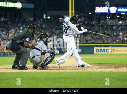 3 agosto 2016: L'esterno dei Detroit Tigers J.D. Martinez (28) batte un fuoricampo da solista durante la partita della MLB tra i Chicago White Sox e i Detroit Tigers al Comerica Park di Detroit, Michigan. I Tigers sconfissero i White Sox 2-1. John Mersits/CSM(immagine di credito: &Copy; John Mersits/Cal Sport Media via cavo ZUMA) Foto Stock