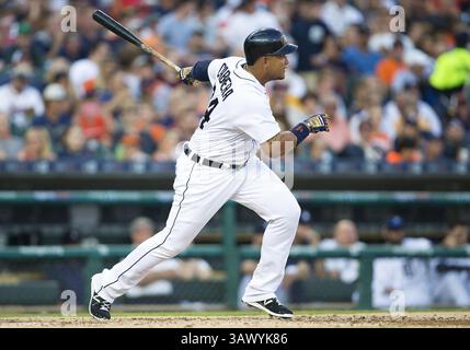 3 agosto 2016: Miguel Cabrera, prima base dei Detroit Tigers (24) in battuta durante la partita della MLB tra i Chicago White Sox e i Detroit Tigers al Comerica Park di Detroit, Michigan. I Tigers sconfissero i White Sox 2-1. John Mersits/CSM(immagine di credito: &Copy; John Mersits/Cal Sport Media via cavo ZUMA) Foto Stock