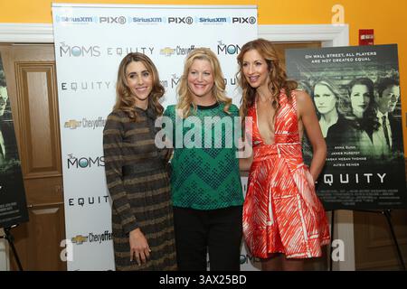 26 luglio 2016 - New York, New York, Stati Uniti - (L-R) attrice e scrittrice Sarah Megan Thomas, attrici Anna Gunn e attrice Alysia Reiner che partecipano alla proiezione Mamarazzi di "Equity" al Crosby Street Theater il 26 luglio 2016 a New York City (immagine di credito: © Serena Xu/Ace Pictures via ZUMA Press) Foto Stock