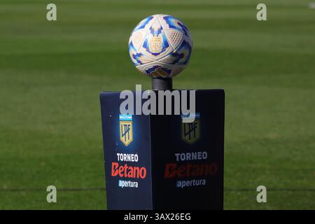 Argentina. 20 aprile 2025. Buenos Aires, 20.04.2025: Pallone della Professional League Argentina prima della partita per il 14° turno della Lega Argentina allo Stadio Guillermo Laza ( crediti: Néstor J. Beremblum/Alamy Live News Foto Stock
