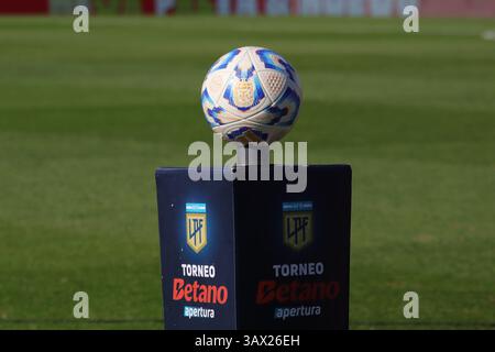 Argentina. 20 aprile 2025. Buenos Aires, 20.04.2025: Pallone della Professional League Argentina prima della partita per il 14° turno della Lega Argentina allo Stadio Guillermo Laza ( crediti: Néstor J. Beremblum/Alamy Live News Foto Stock