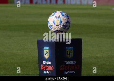 Argentina. 20 aprile 2025. Buenos Aires, 20.04.2025: Pallone della Professional League Argentina prima della partita per il 14° turno della Lega Argentina allo Stadio Guillermo Laza ( crediti: Néstor J. Beremblum/Alamy Live News Foto Stock