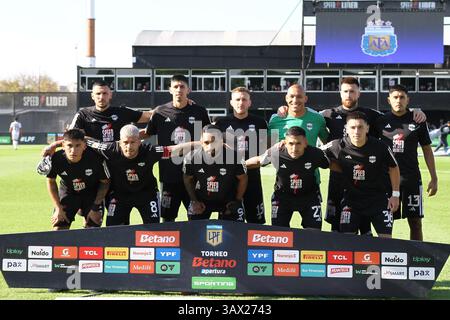 Argentina. 20 aprile 2025. Buenos Aires, 20.04.2025: Squadra del Deportivo Riestra durante la partita per il 14° round della Lega Argentina allo Stadio Guillermo Laza ( crediti: Néstor J. Beremblum/Alamy Live News Foto Stock