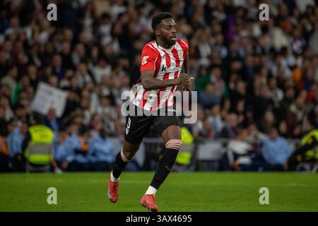 Madrid, Spagna. 20 aprile 2025. Madrid, Spagna. 20 aprile 2025. Inaki Williams dell'Athletic Club visto in azione durante la partita EA SPORTS la Liga tra il Real Madrid e l'Athletic Club allo stadio Santiago Bernabéu. Crediti: D. Canales Carvajal/Alamy Live News Foto Stock