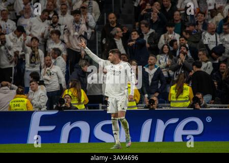 Madrid, Spagna. 20 aprile 2025. Madrid, Spagna. 20 aprile 2025. Fede Valverde del Real Madrid festeggia un gol durante la partita EA SPORTS la Liga tra il Real Madrid e l'Athletic Club allo stadio Santiago Bernabéu. Crediti: D. Canales Carvajal/Alamy Live News Foto Stock