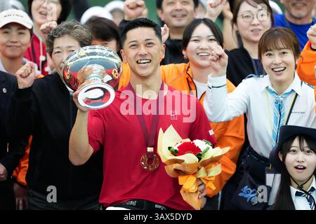 Iizuka, Giappone. 20 aprile 2025. Tokito Oda (JPN), 20 aprile 2025 - Tennis in sedia a rotelle: Cerimonia della medaglia del singolo maschile presso l'Iizuka Sports Resort durante la Coppa dell'Imperatore, la Coppa dell'Imperatrice il 41° Torneo Internazionale di Tennis in sedia a rotelle di Iizuka (Japan Open 2025) a Iizuka, Giappone. Crediti: SportsPressJP/AFLO/Alamy Live News Foto Stock