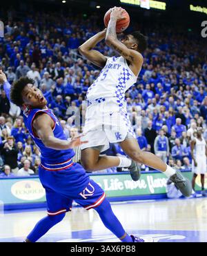 28 gennaio 2017 - Lexington, KY, USA - Malik Monk (5) del Kentucky segna in corsia contro il Kansas sabato 28 gennaio 2017 alla Rupp Arena di Lexington, Ky. Kansas ha vinto, 79-73. (Immagine di credito: © Mark Cornelison/TNS tramite filo ZUMA) Foto Stock