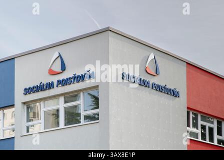 Nitra, Slovacchia - 24 febbraio 2024: Agenzia delle assicurazioni sociali (Socialna poistovna) filiale a Nitra. Slovacchia. Foto Stock