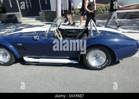 Los Angeles, California, USA 19 aprile 2025 1965 Cobra Car su Sunset Blvd il 19 aprile 2025 a Los Angeles, California, USA. Foto di Barry King/Alamy Stock Photo Foto Stock