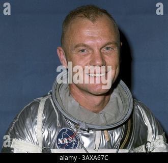 8 dicembre 2016 - (file Photo) - John Glenn, il primo americano ad orbitare in orbita attorno alla Terra ed ex senatore ed eroe di guerra degli Stati Uniti, è morto. Aveva 95 anni. NELLA FOTO: 1961-1962 ritratto di John Glenn (immagine di credito: © NASA/ZUMAPRESS.com) Foto Stock