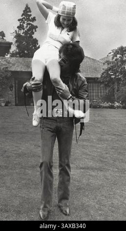 27 dicembre 2016 - file - CARRIE FRANCES FISHER (New York, 21 ottobre 1956 – New York, 27 dicembre 2016) è stata un'attrice, sceneggiatrice, autrice, produttrice e speaker statunitense. Era nota per aver interpretato la Principessa Leia nei film di Star Wars. Fisher era anche nota per i suoi romanzi semi-autobiografici, tra cui Postcards from the Edge, e la sceneggiatura del film omonimo, così come per la sua opera autobiografica di una donna, e il suo libro di saggistica, Wishful Drinking, basato sullo show. Altri suoi ruoli cinematografici includono Shampoo (1975), The Blues Brothers (1980), Hannah and Her Sisters (1986), The 'Burbs (1989), Foto Stock