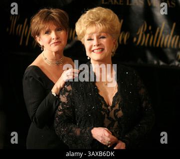 27 dicembre 2016 - file - CARRIE FRANCES FISHER (New York, 21 ottobre 1956 – New York, 27 dicembre 2016) è stata un'attrice, sceneggiatrice, autrice, produttrice e speaker statunitense. Era nota per aver interpretato la Principessa Leia nei film di Star Wars. Fisher era anche nota per i suoi romanzi semi-autobiografici, tra cui Postcards from the Edge, e la sceneggiatura del film omonimo, così come per la sua opera autobiografica di una donna, e il suo libro di saggistica, Wishful Drinking, basato sullo show. Altri suoi ruoli cinematografici includono Shampoo (1975), The Blues Brothers (1980), Hannah and Her Sisters (1986), The 'Burbs (1989), Foto Stock