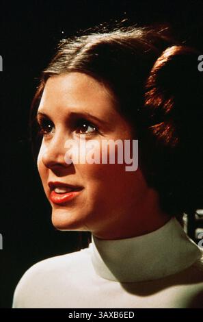 27 dicembre 2016 - file - CARRIE FRANCES FISHER (New York, 21 ottobre 1956 – New York, 27 dicembre 2016) è stata un'attrice, sceneggiatrice, autrice, produttrice e speaker statunitense. Era nota per aver interpretato la Principessa Leia nei film di Star Wars. Fisher era anche nota per i suoi romanzi semi-autobiografici, tra cui Postcards from the Edge, e la sceneggiatura del film omonimo, così come per la sua opera autobiografica di una donna, e il suo libro di saggistica, Wishful Drinking, basato sullo show. Altri suoi ruoli cinematografici includono Shampoo (1975), The Blues Brothers (1980), Hannah and Her Sisters (1986), The 'Burbs (1989), Foto Stock