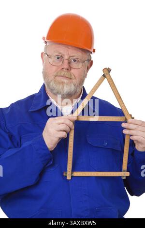 Artigiano con righello pieghevole ripiegato in una casa - opzionale Foto Stock