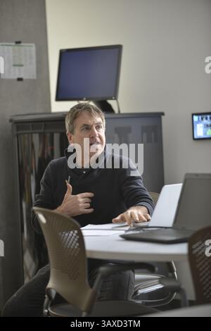 1° marzo 2016 - Boston, Massachusetts, U. S - NICK UT , fotografo vincitore del Premio Pulitzer è ospite presso la Suffolk University di Boston con l'amico MARK EDWARD HARRIS, dove HANNO tenuto lezioni e tenuto un master class presso il Dipartimento di comunicazione e giornalismo. (Immagine di credito: © Kenneth Martin via ZUMA Wire) Foto Stock