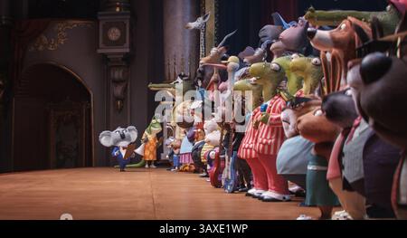 DATA DI RILASCIO: 21 dicembre 2016. TITOLO: Canta. STUDIO: Universal Pictures. DIRETTORE: Garth Jennings. TRAMA: Un koala di nome Buster Moon ha un'ultima possibilità di riportare il suo teatro al suo antico splendore producendo la più grande competizione di canto del mondo. INTERPRETATO DA: Matthew McConaughey presta la voce al koala Buster Moon. (Credito: Foto Stock