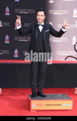 29 novembre 2016 - Los Angeles, CA, Stati Uniti - LOS ANGELES - DEC 1: Donnie Yen alla cerimonia Donnie Yen Hand and Footprint al TCL Chinese Theater IMAX il 1° dicembre 2016 a Los Angeles, CA (Credit Image: © hPa/Newscom via ZUMA Press) Foto Stock