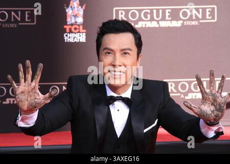 29 novembre 2016 - Los Angeles, CA, Stati Uniti - LOS ANGELES - DEC 1: Donnie Yen alla cerimonia Donnie Yen Hand and Footprint al TCL Chinese Theater IMAX il 1° dicembre 2016 a Los Angeles, CA (Credit Image: © hPa/Newscom via ZUMA Press) Foto Stock