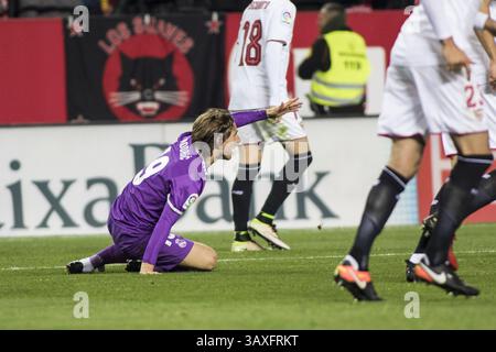 15 gennaio 2017 - Siviglia, Spagna - Luka Modric del Real Madrid chiede un rigore durante la partita di calcio della Liga tra Siviglia FC e Real Madrid allo stadio Sanchez Pizjuan (immagine di credito: © Daniel Gonzalez Acuna via ZUMA Wire) Foto Stock