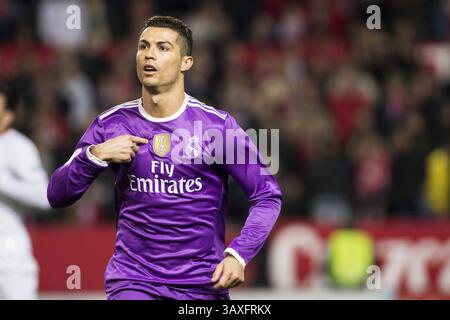 15 gennaio 2017 - Siviglia, Spagna - Cristiano Ronaldo di Siviglia festeggia dopo aver segnato 1-X0durante la partita di calcio della Liga tra Siviglia FC e Real Madrid allo stadio Sanchez Pizjuan (immagine di credito: © Daniel Gonzalez Acuna via ZUMA Wire) Foto Stock